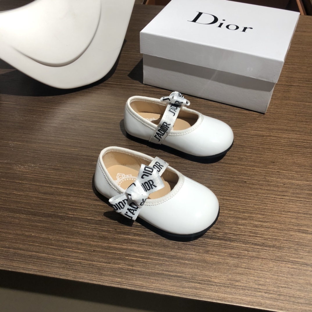 Children's shoes child